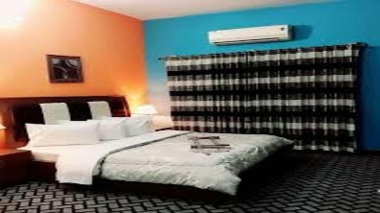 Mulberry Guest House F-10 Islamabad Exteriör bild